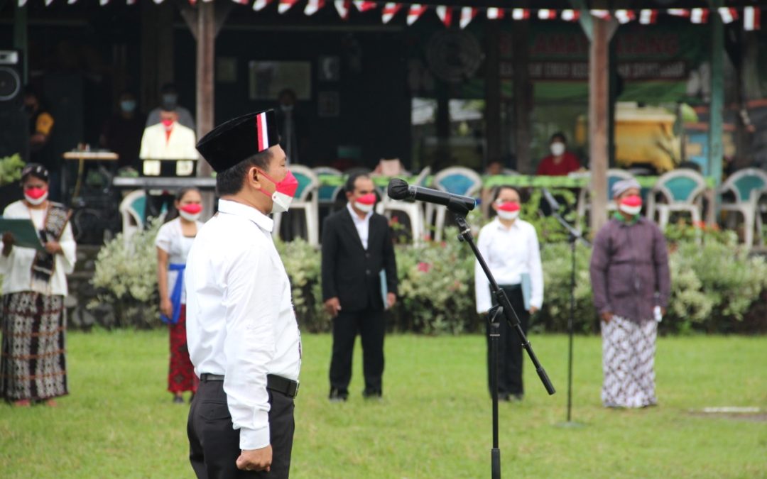 Rayakan HUT Ke-76 RI, Paroki Sanmari Gianyar Bentangkan Bendera Merah Putih