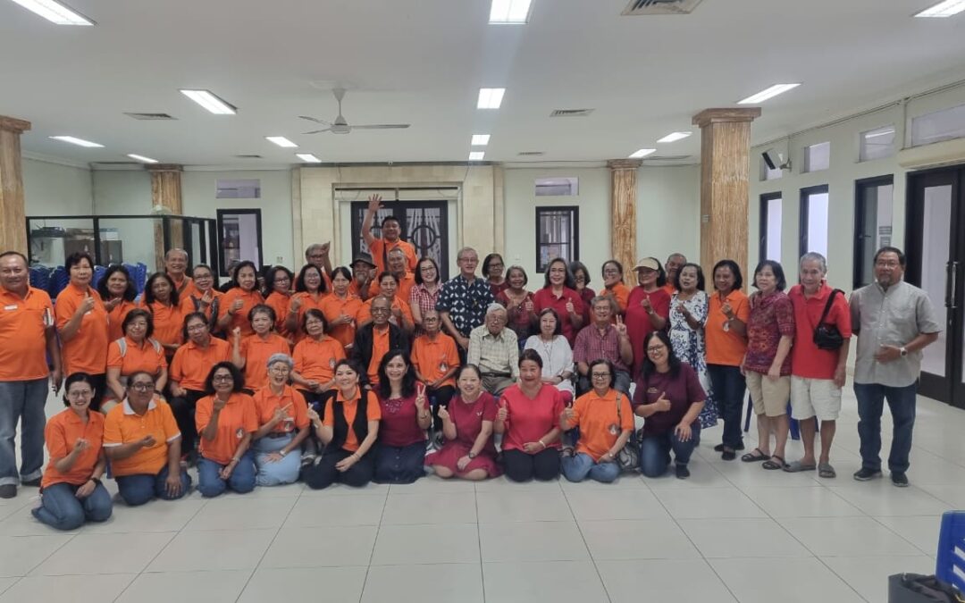 Warga Usia Lanjut Sanmari Gianyar mengadakan kegiatan doa dan kunjungan ke Paroki MBSB Nusa Dua